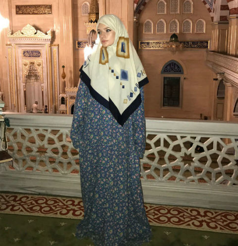 18191 Лиза Пескова сменила откровенные платья на хиджаб