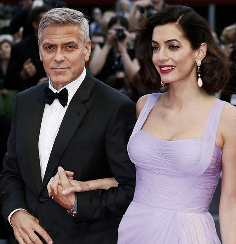 21408 Джордж и Амаль Клуни не находят себе места из-за близнецов