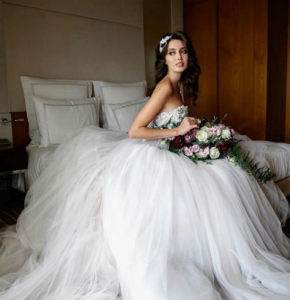 31055 Супруга Дмитрия Тарасова снова надела свадебного платье