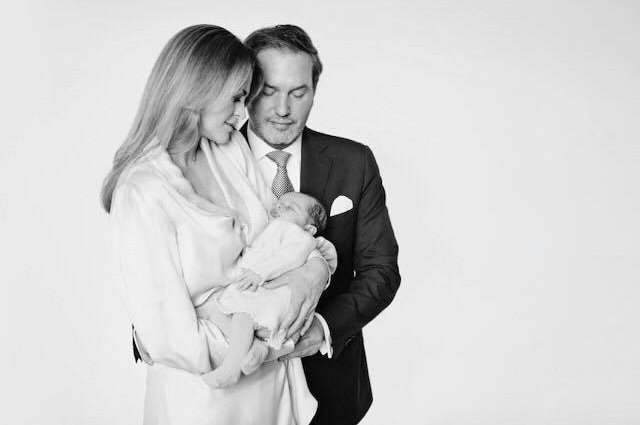 37139 Принцесса Швеции Мадлен и Крис О'Нил опубликовали в сети три официальных портрета дочери Эдриенн