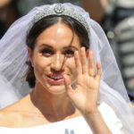 38412 Разбираем свадебный образ Меган Маркл: платье, тиара, фата, кольцо и букет авторства принца Гарри