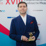 41353 Бузова, Бородина и Галустян поздравили начальника с получением престижной премии