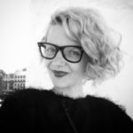 43209 Все фиолетово: Ольга Куриленко в топе с перьями и кожаных брюках на премьере в Лондоне