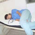47728 Блогер сфотографировал спящего доктора и опубликовал это в соцсетях