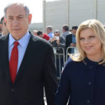 47587 Некошерно? В сети обсуждают, почему жена премьер-министра Израиля Биньямина Нетаньяху выбросила каравай на Украине
