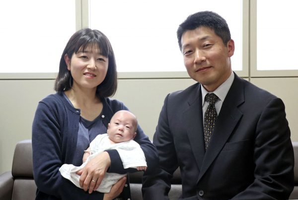 Как в Японии выхаживали крошечного малыша, который родился с весом 268 граммов