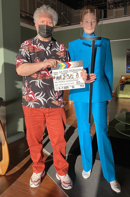 Педро Альмодовар и Тильда Суинтон на съемках фильма "Человеческий голос"