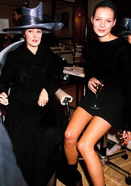 Люси Ферри и Кейт Мосс на Неделе моды в Лондоне в 1993 году