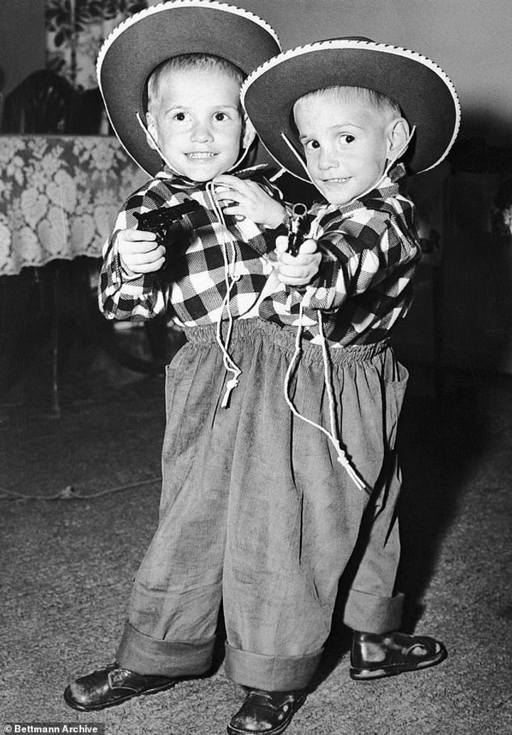 Самые старые сиамские близнецы в мире, ушли из жизни в США