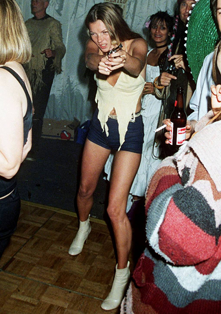 Кейт Мосс на вечеринке в честь 50-летия Ронни Вуда в Лондоне в 1997 году