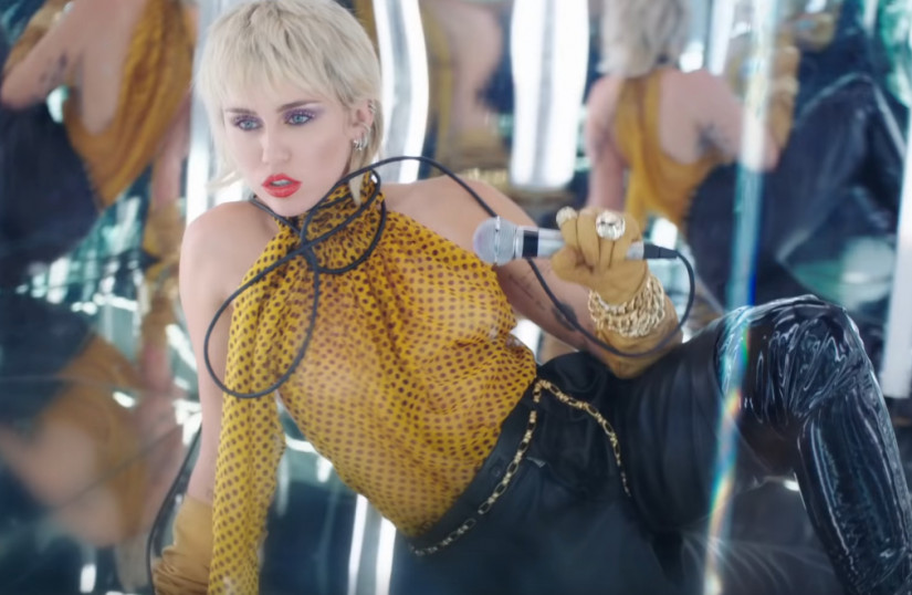 Miley Cyrus — Midnight Sky, новый клип