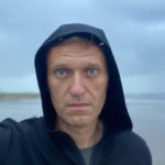 70972 Представители Алексея Навального показали, откуда взялась бутылка с «Новичком» – видео