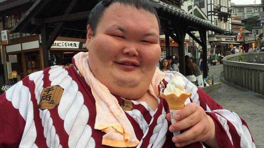 300-килограммовый сумоист Анатолий Михаханов закончил свою карьеру и похудел на 112 кг