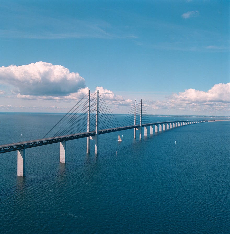 Уникальный мост, который превращается в подводный тоннель, соединяя Данию и Швецию