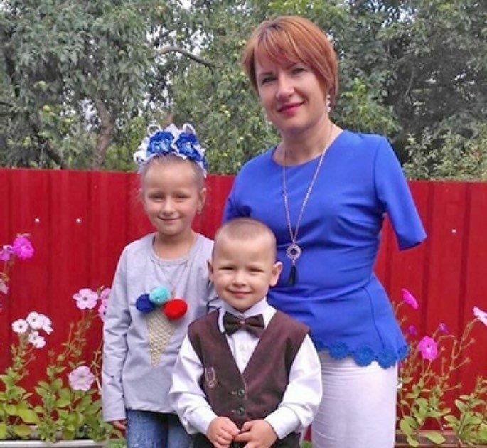 Как сложилась судьба украинской девушки, которая без рук, одна воспитывает двух детей