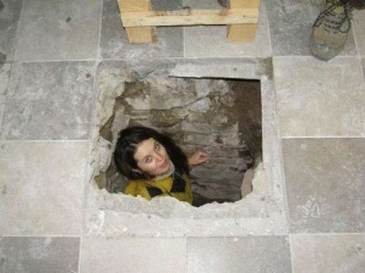 111091 Жители Ужгорода обнаружили у себя на кухне странное подземелье